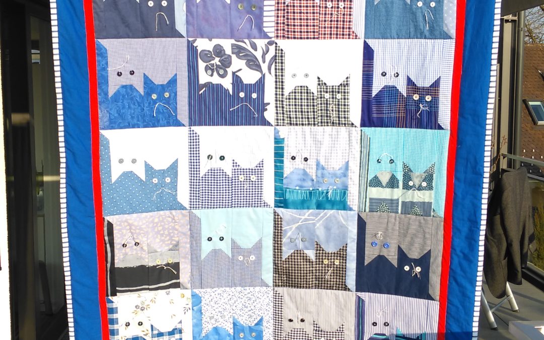 Patchworkdecke „Katzen in blau“  ca. 137 x 195 cm